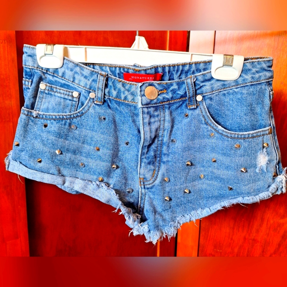SIGNATURES jean shorts with spikes. Front and back pockets. Size M